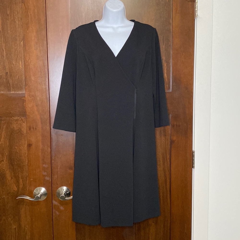 DKNY Black dress, Knee length, Sz 14 - very flattering! EUC